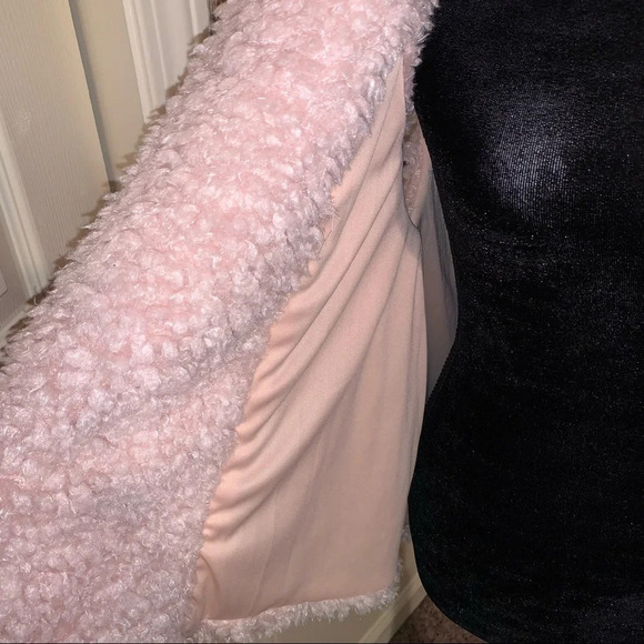 Women’s Fuzzy Sherpa Fleece open front Vest - Picture 7 of 10